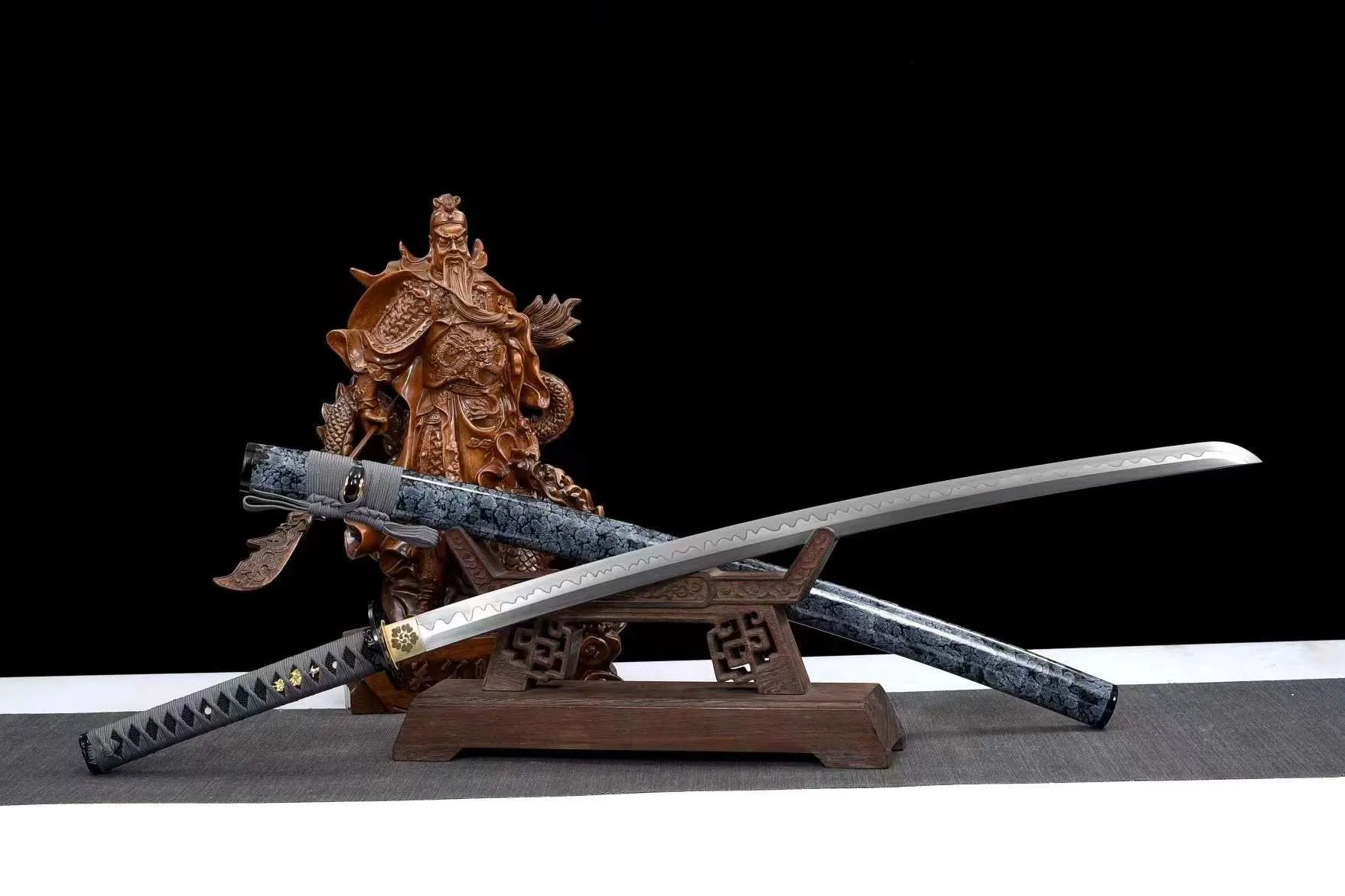 Kurohane Ryūjin Katana - Thép Mangan