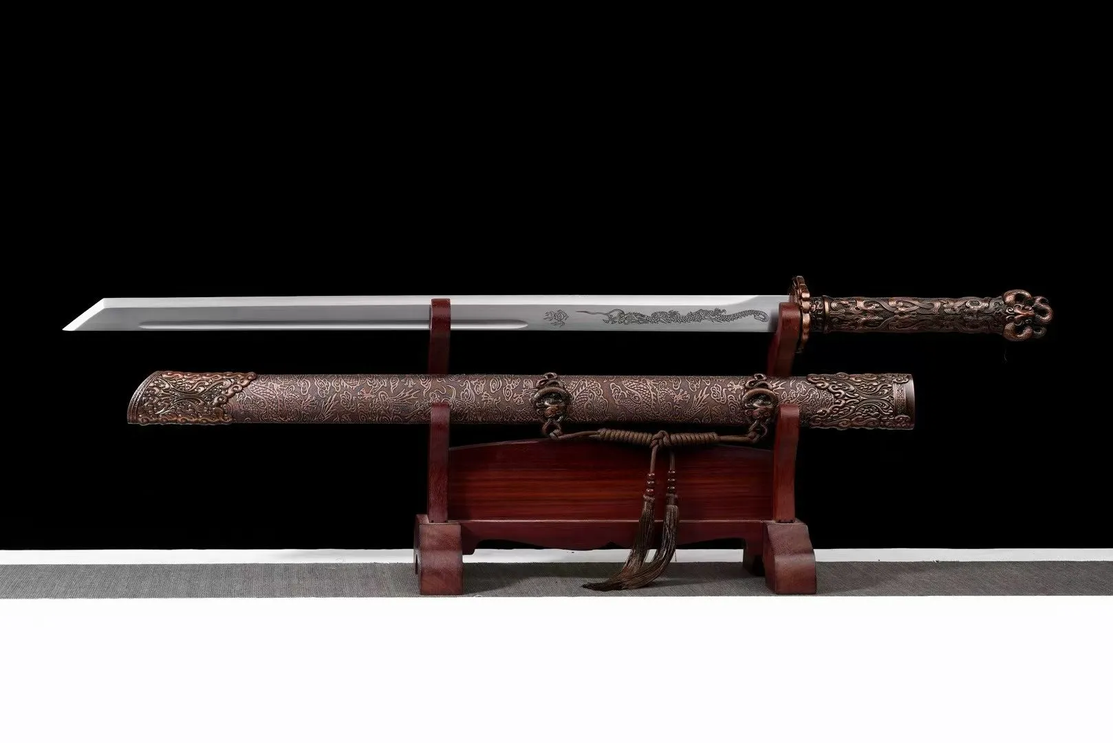 Bàn Long Kiếm - Thép Mangan