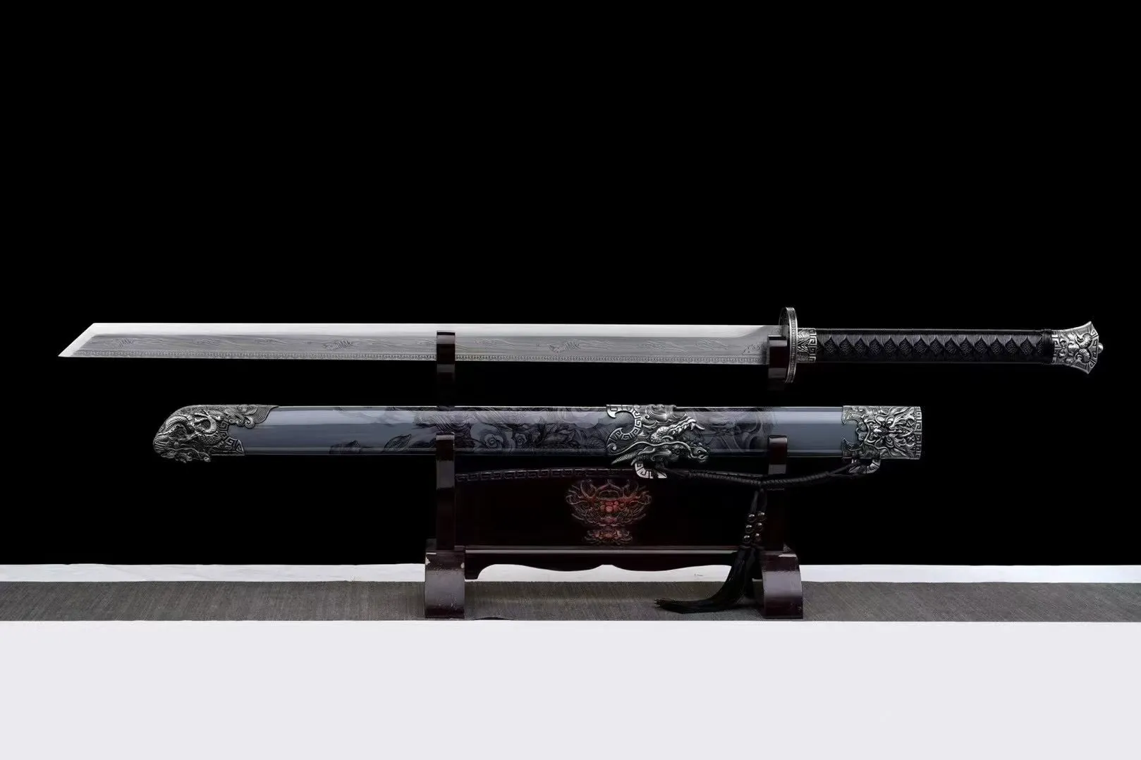 Long Vương Mặc Trảm Đao- Thép Mangan