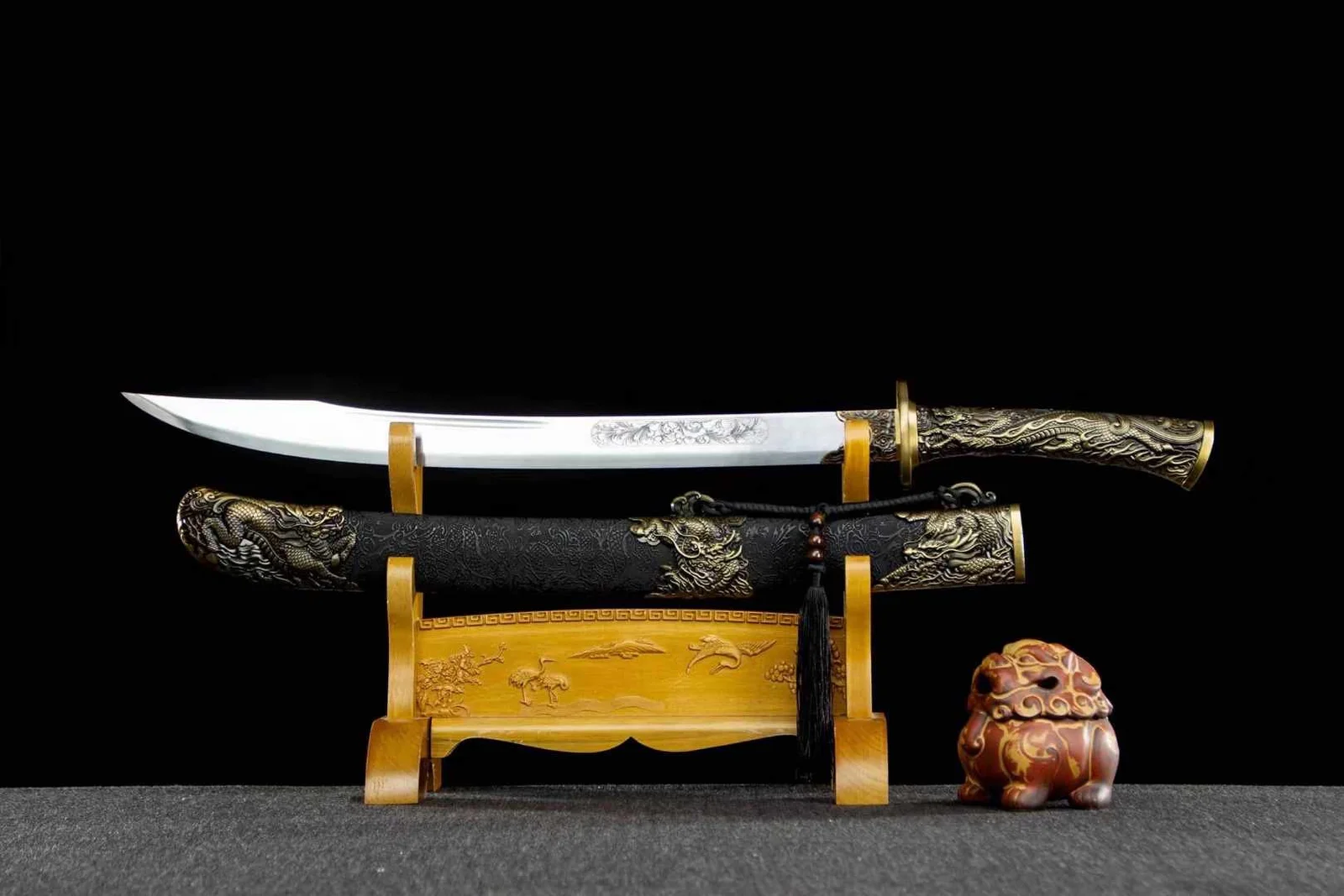Hắc Long Trấn Ấn Đao - Thép Mangan