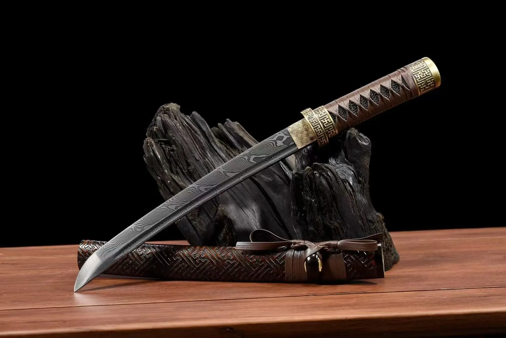 Chūzetsuha Tanto- Hoa Văn Damascus